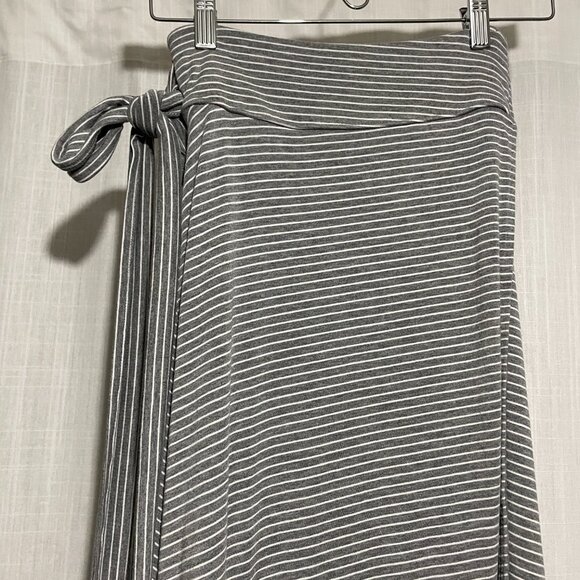 Gap grey + white striped true-wrap skirt, Small - Picture 2 of 8
